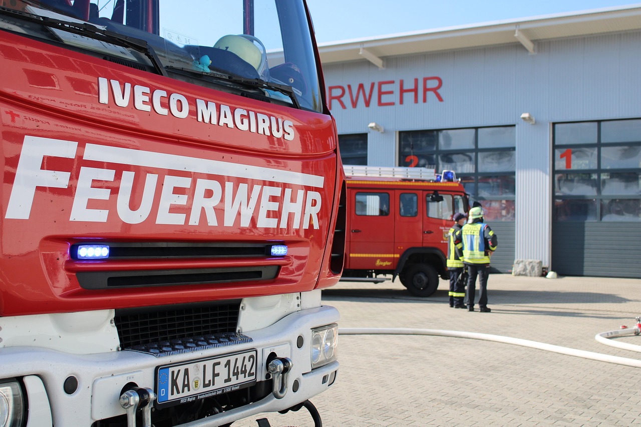 Dinas Damkar Berau Evakuasi Longsor di Hutan Kota